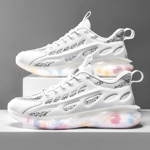 Sports shoes